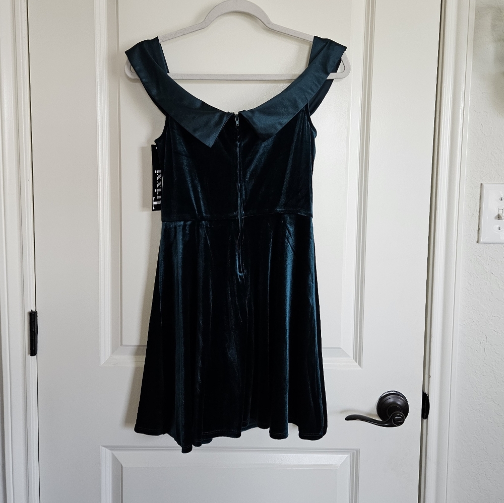 NWT TRIXXI Emerald Green Velvet Off the Shoulder Mini Dress Women's Size Medium - Picture 9 of 11